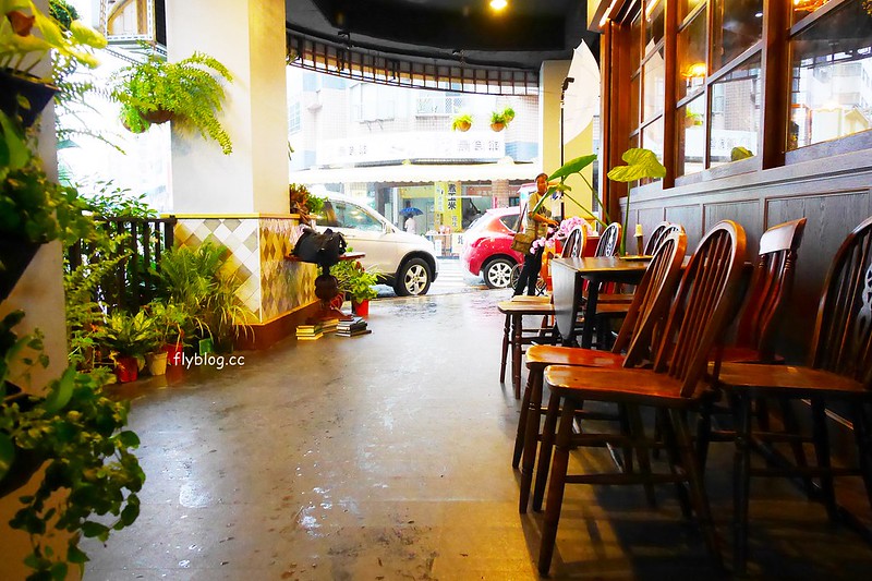 作客青果冰室┃台中南屯美食：非常復古風的特色冰店，冰品很有特色非常好拍，裝潢很有歐洲英倫風情 @飛天璇的口袋