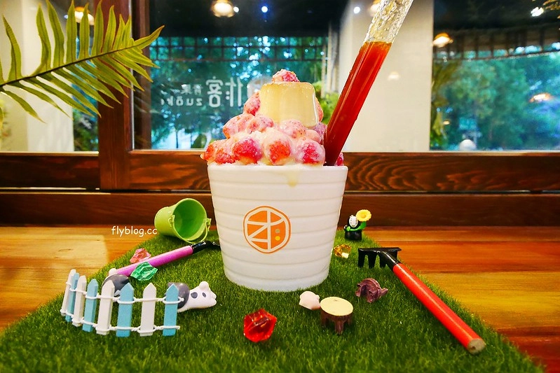作客青果冰室┃台中南屯美食：非常復古風的特色冰店，冰品很有特色非常好拍，裝潢很有歐洲英倫風情 @飛天璇的口袋