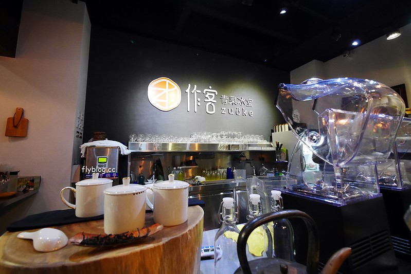 作客青果冰室┃台中南屯美食：非常復古風的特色冰店，冰品很有特色非常好拍，裝潢很有歐洲英倫風情 @飛天璇的口袋