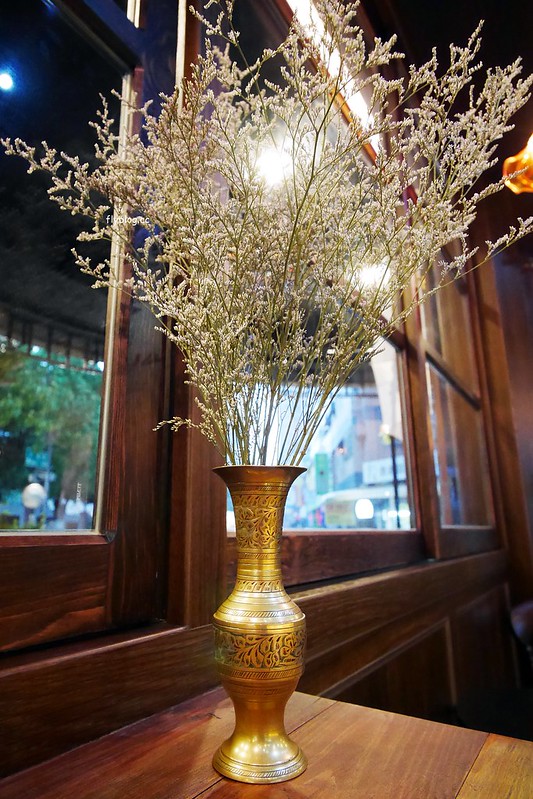 作客青果冰室┃台中南屯美食：非常復古風的特色冰店，冰品很有特色非常好拍，裝潢很有歐洲英倫風情 @飛天璇的口袋