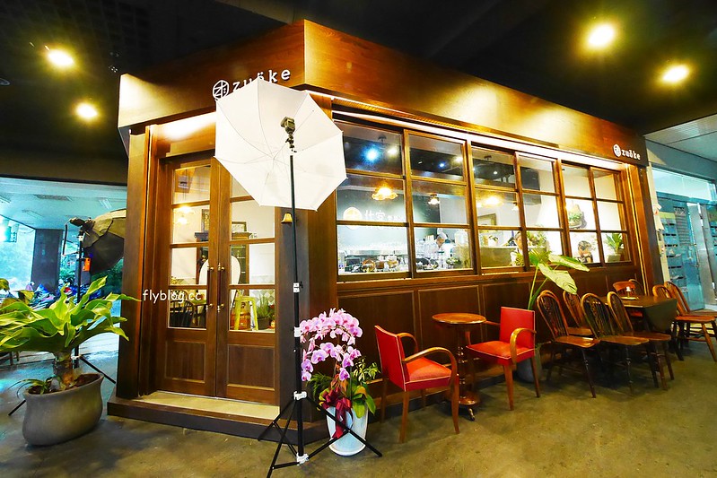 作客青果冰室┃台中南屯美食：非常復古風的特色冰店，冰品很有特色非常好拍，裝潢很有歐洲英倫風情 @飛天璇的口袋