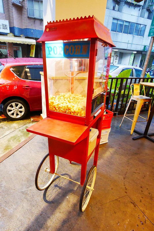 作客青果冰室┃台中南屯美食：非常復古風的特色冰店，冰品很有特色非常好拍，裝潢很有歐洲英倫風情 @飛天璇的口袋
