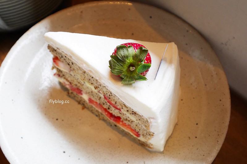 Overture 序曲┃台中北屯美食：老宅改建文青風甜點店，甜點好吃環境好拍，個人心中北屯最好吃的甜點店 @飛天璇的口袋