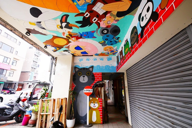 蒔初甜點@二店┃台中西區美食：隱藏在林森路動漫巷裡的超人氣甜點店，同場加映動漫巷各種新的彩繪卡通，還有最新的「你的名字」電影海報畫面 @飛天璇的口袋