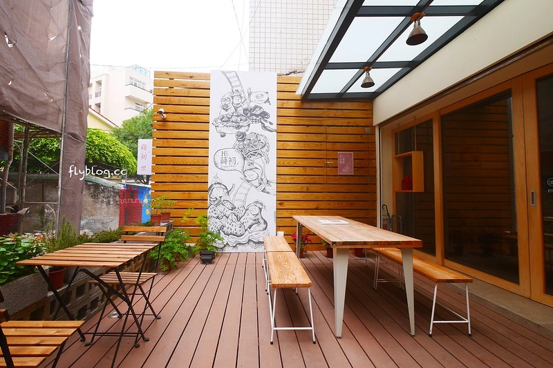 蒔初甜點@二店┃台中西區美食：隱藏在林森路動漫巷裡的超人氣甜點店，同場加映動漫巷各種新的彩繪卡通，還有最新的「你的名字」電影海報畫面 @飛天璇的口袋