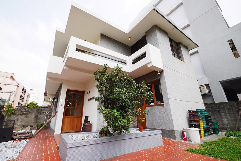 Overture 序曲┃台中北屯美食：老宅改建文青風甜點店，甜點好吃環境好拍，個人心中北屯最好吃的甜點店 @飛天璇的口袋