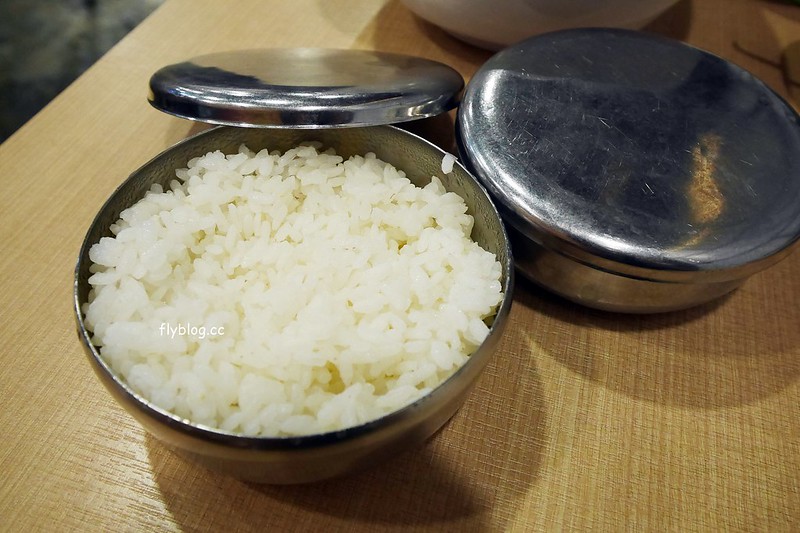 孔陵一隻雞@台中崇德店┃台中北區美食：不必飛到韓國了，首爾排隊名店進駐台中，打卡送海苔雞蛋粥一份 @飛天璇的口袋