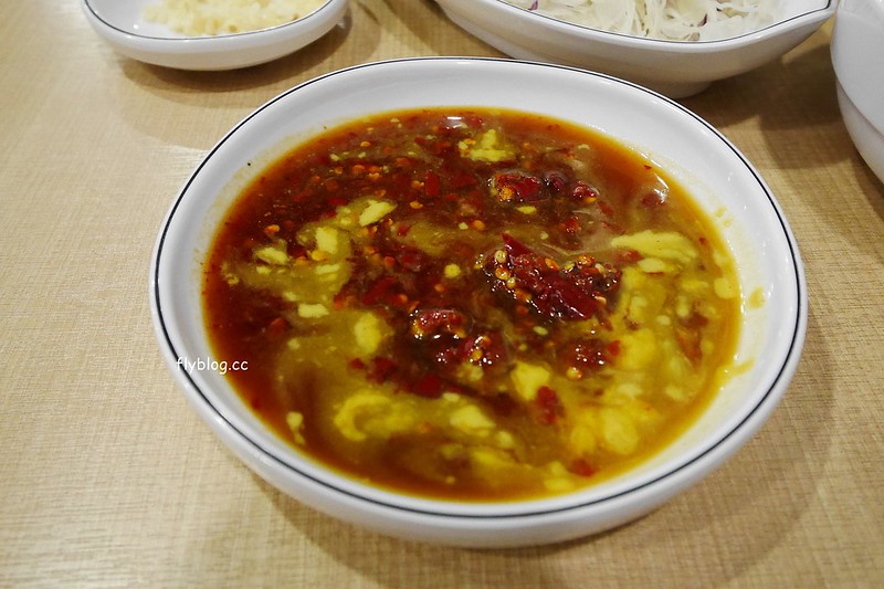 孔陵一隻雞@台中崇德店┃台中北區美食：不必飛到韓國了，首爾排隊名店進駐台中，打卡送海苔雞蛋粥一份 @飛天璇的口袋