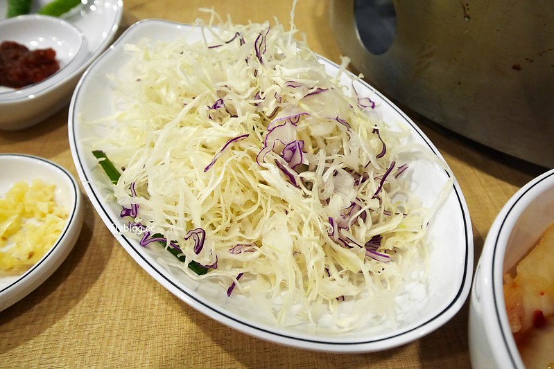 孔陵一隻雞@台中崇德店┃台中北區美食：不必飛到韓國了，首爾排隊名店進駐台中，打卡送海苔雞蛋粥一份 @飛天璇的口袋