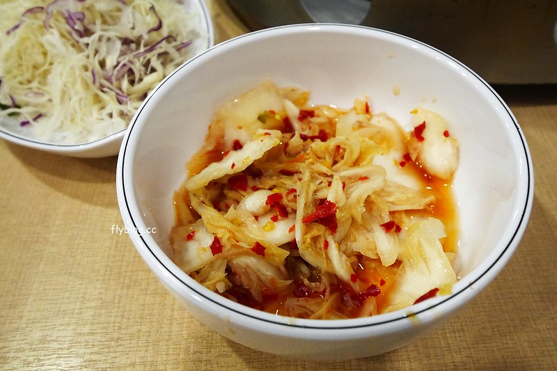 孔陵一隻雞@台中崇德店┃台中北區美食：不必飛到韓國了，首爾排隊名店進駐台中，打卡送海苔雞蛋粥一份 @飛天璇的口袋