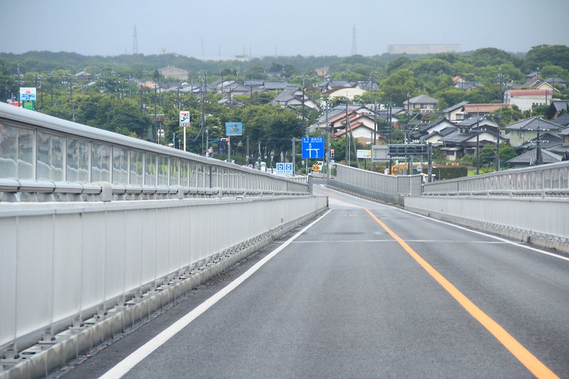 江島大橋┃鳥取親子自駕遊：視覺上45度傾斜的超恐佈大橋，好像挑戰雲宵飛車的概念，日本汽車廣告爆紅的ベタ踏み坂 @飛天璇的口袋