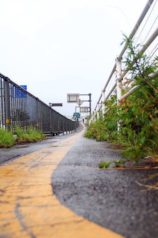 江島大橋┃鳥取親子自駕遊：視覺上45度傾斜的超恐佈大橋，好像挑戰雲宵飛車的概念，日本汽車廣告爆紅的ベタ踏み坂 @飛天璇的口袋