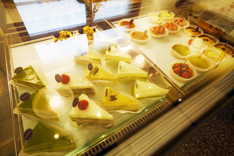 Overture 序曲┃台中北屯美食：老宅改建文青風甜點店，甜點好吃環境好拍，個人心中北屯最好吃的甜點店 @飛天璇的口袋