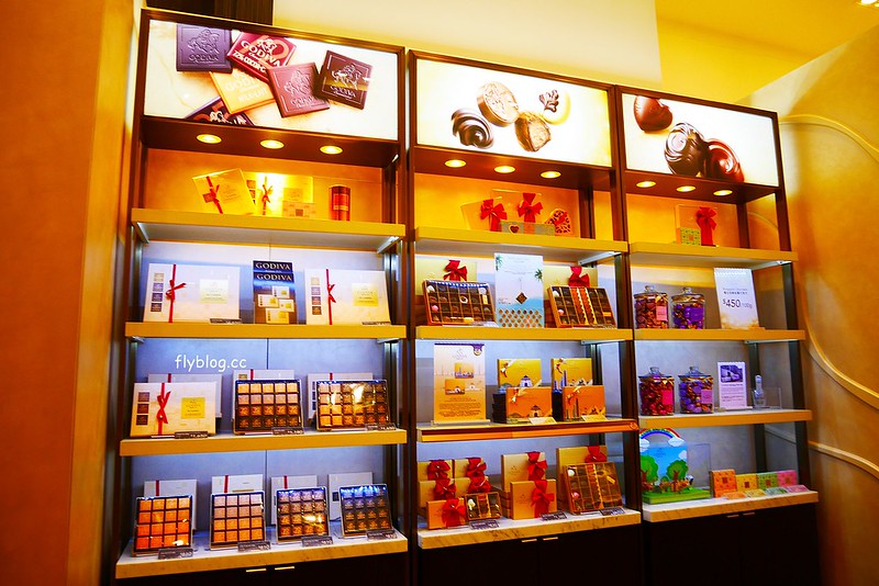 GODIVA比利時巧克力┃台中西屯美食：巧克力界的LV精品，霜淇淋、冰沙是夏季的最愛，貴氣十足頂級巧克力冰淇淋 @飛天璇的口袋