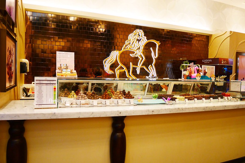 GODIVA比利時巧克力┃台中西屯美食：巧克力界的LV精品，霜淇淋、冰沙是夏季的最愛，貴氣十足頂級巧克力冰淇淋 @飛天璇的口袋