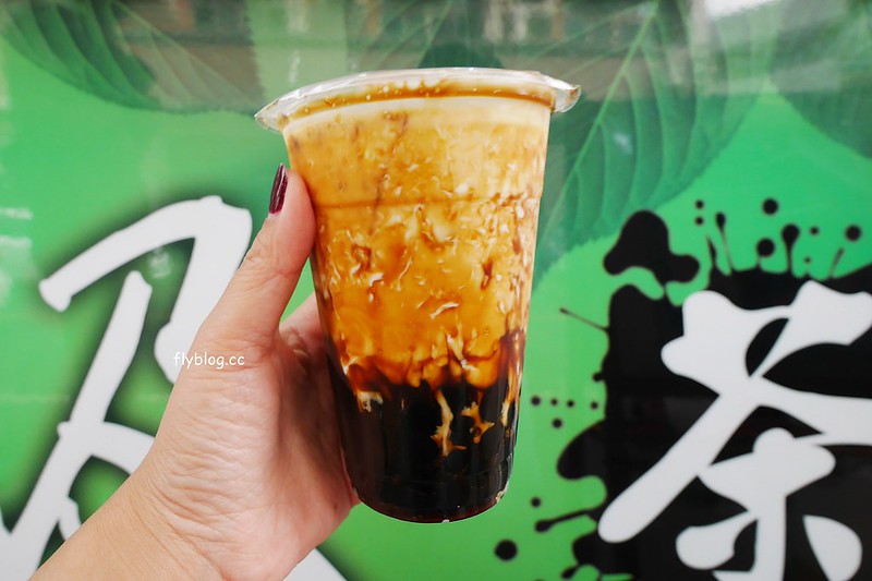 森及茶｜整瓶高大鮮奶倒入超霸氣，IG爆紅的惡魔波霸鮮奶茶，真的是喝的到濃醇香 @飛天璇的口袋