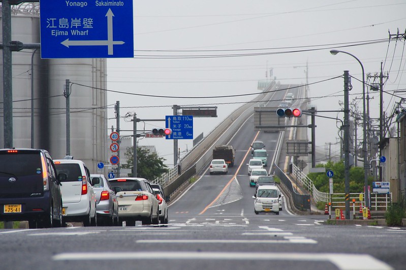 江島大橋┃鳥取親子自駕遊：視覺上45度傾斜的超恐佈大橋，好像挑戰雲宵飛車的概念，日本汽車廣告爆紅的ベタ踏み坂 @飛天璇的口袋