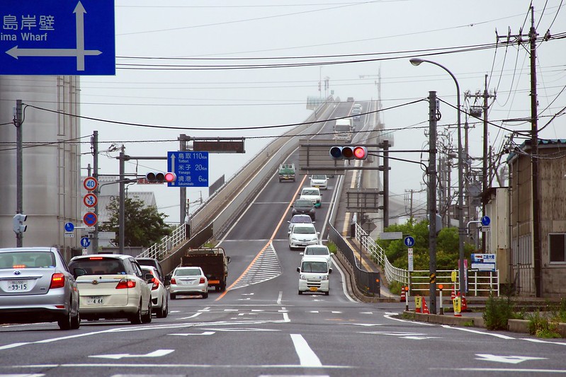 江島大橋┃鳥取親子自駕遊：視覺上45度傾斜的超恐佈大橋，好像挑戰雲宵飛車的概念，日本汽車廣告爆紅的ベタ踏み坂 @飛天璇的口袋
