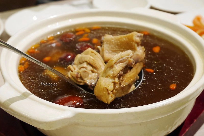 棗點子食尚會館┃台中西屯美食：來自苗栗棗莊的超人氣客家料理餐廳，中科米平方商場美食餐廳推薦，餐點走清爽不油膩路線，各年齡層聚餐的新選擇 @飛天璇的口袋