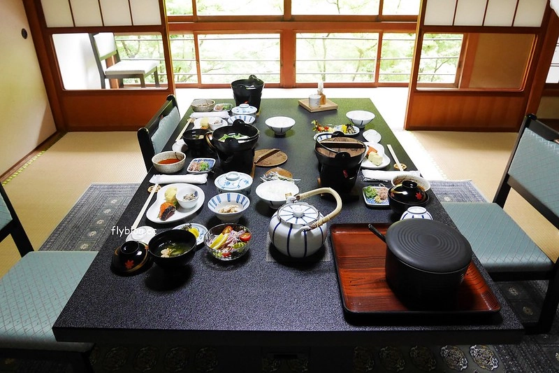 日本京都｜高雄錦水亭｜京都高雄住宿推薦，溫泉飯店一泊二食，溪邊品嚐京都三大川床料理之一的佳餚 @飛天璇的口袋