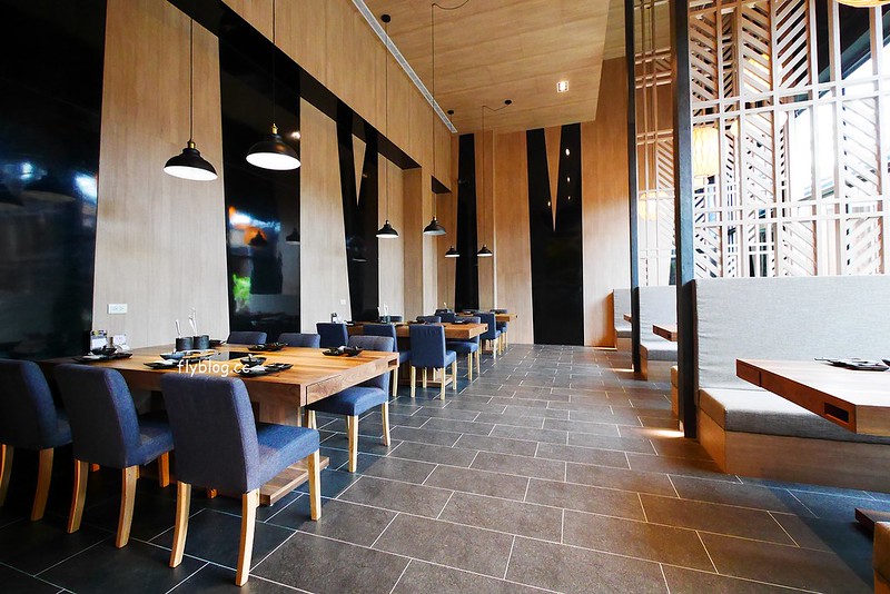 椰林世界 椰子雞┃台中南屯美食：椰子雞跨界鍋物餐廳，有如沙漠中的綠洲建築，高單價和食材表現不成比例，公益路美食餐廳又一發 @飛天璇的口袋