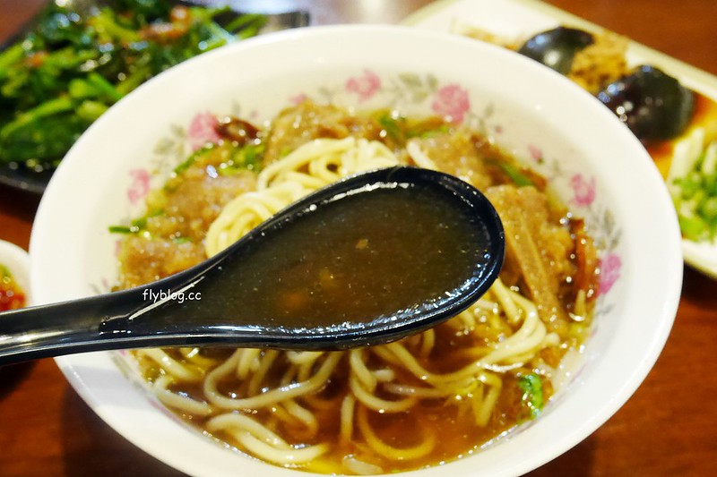 台中大雅｜口福豐原排骨，排骨麵也可以很文青，位於大雅區公所對面，料多味美又實在 @飛天璇的口袋