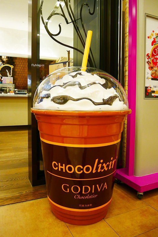 GODIVA比利時巧克力┃台中西屯美食：巧克力界的LV精品，霜淇淋、冰沙是夏季的最愛，貴氣十足頂級巧克力冰淇淋 @飛天璇的口袋