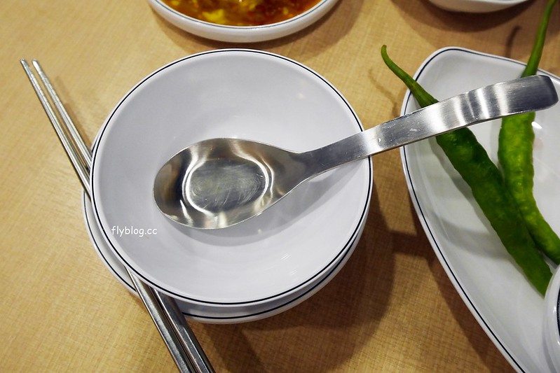 孔陵一隻雞@台中崇德店┃台中北區美食：不必飛到韓國了，首爾排隊名店進駐台中，打卡送海苔雞蛋粥一份 @飛天璇的口袋