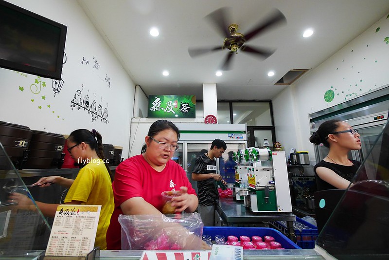 森及茶｜整瓶高大鮮奶倒入超霸氣，IG爆紅的惡魔波霸鮮奶茶，真的是喝的到濃醇香 @飛天璇的口袋