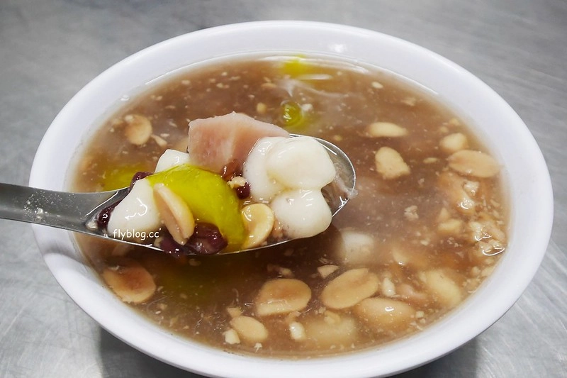 清水楊家圓仔湯｜清水光復街肉圓仔湯，從傍晚開賣，吃的到美味與人情味 @飛天璇的口袋