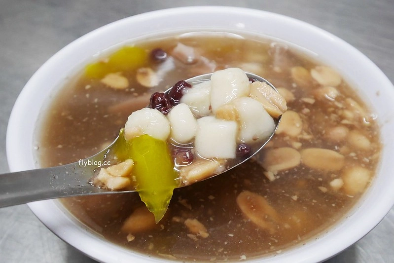 清水楊家圓仔湯｜清水光復街肉圓仔湯，從傍晚開賣，吃的到美味與人情味 @飛天璇的口袋