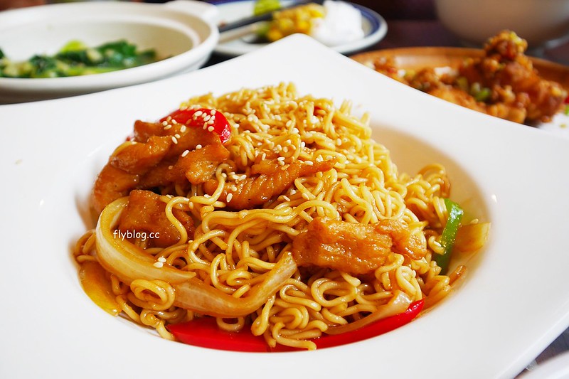 帥鍋冰室┃台中西屯美食：香港人開的港式飲茶餐廳，位於中科商圈福科路，裝潢復古很道味，餐點口味還不錯 @飛天璇的口袋