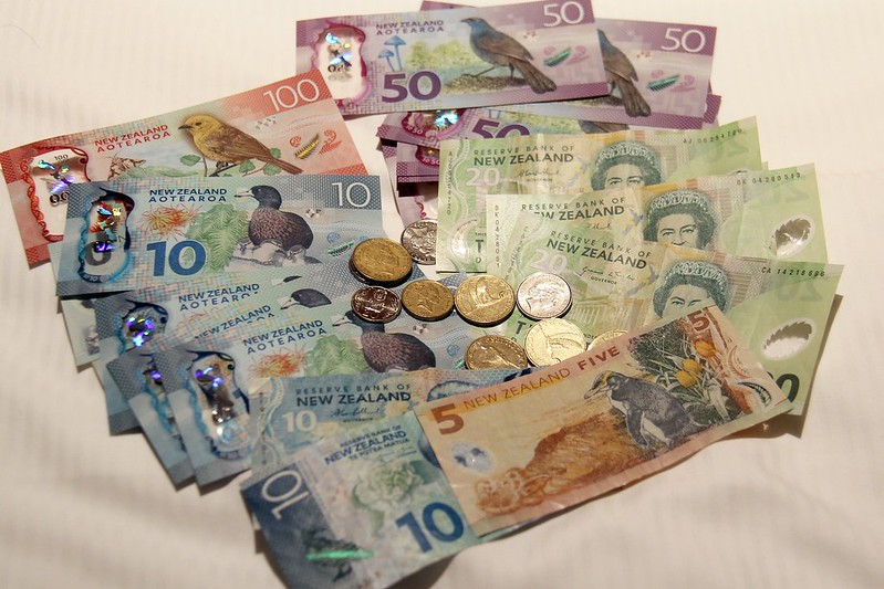 【紐西蘭行前準備】紐西蘭自由行．機票簽證、天氣衣服、外幣換匯、電壓插頭、國際駕照、租車訂房、行程規劃、海關注意事項 @飛天璇的口袋