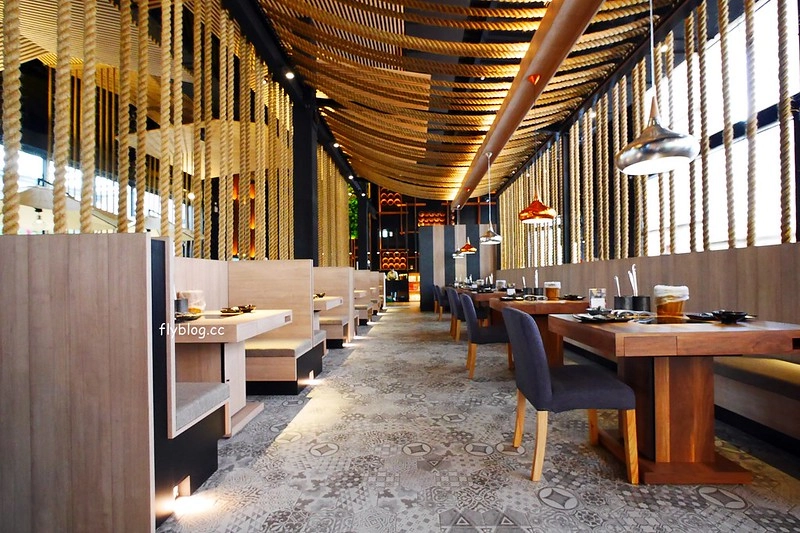 椰林世界 椰子雞┃台中南屯美食：椰子雞跨界鍋物餐廳，有如沙漠中的綠洲建築，高單價和食材表現不成比例，公益路美食餐廳又一發 @飛天璇的口袋