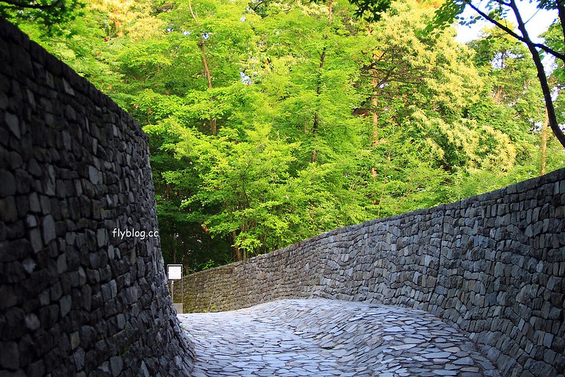 日本長野｜中輕井澤一日遊，王子OUTLET、高原教堂、石之教堂、蜻蜓之湯、村民食堂、榆樹街小鎮(附東京到輕井澤交通方式&JR PASS券) @飛天璇的口袋