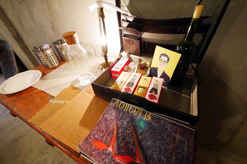 Saladaeng Caf&eacute; ศาลาแดง┃台中西區美食：網美超愛的泰式餐廳，一片花牆適合拍照打卡，但是餐點沒有很喜歡 @飛天璇的口袋