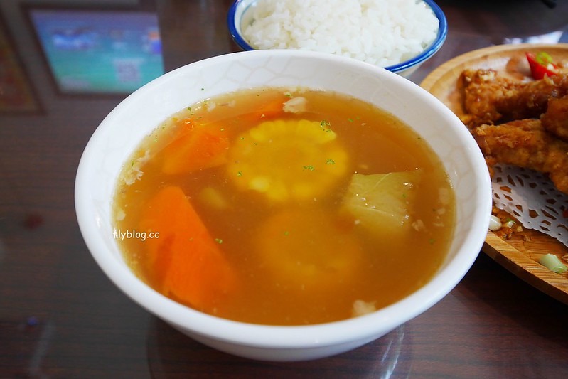 帥鍋冰室┃台中西屯美食：香港人開的港式飲茶餐廳，位於中科商圈福科路，裝潢復古很道味，餐點口味還不錯 @飛天璇的口袋