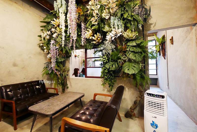 Saladaeng Caf&eacute; ศาลาแดง┃台中西區美食：網美超愛的泰式餐廳，一片花牆適合拍照打卡，但是餐點沒有很喜歡 @飛天璇的口袋