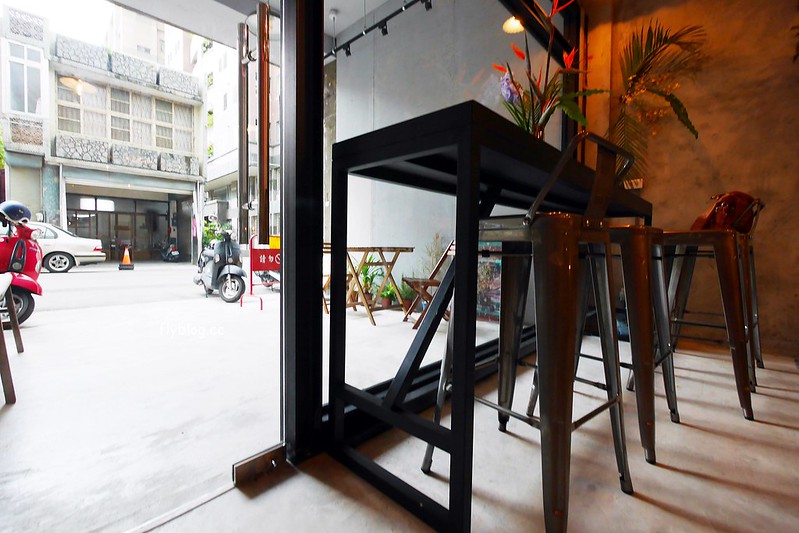 Saladaeng Caf&eacute; ศาลาแดง┃台中西區美食：網美超愛的泰式餐廳，一片花牆適合拍照打卡，但是餐點沒有很喜歡 @飛天璇的口袋