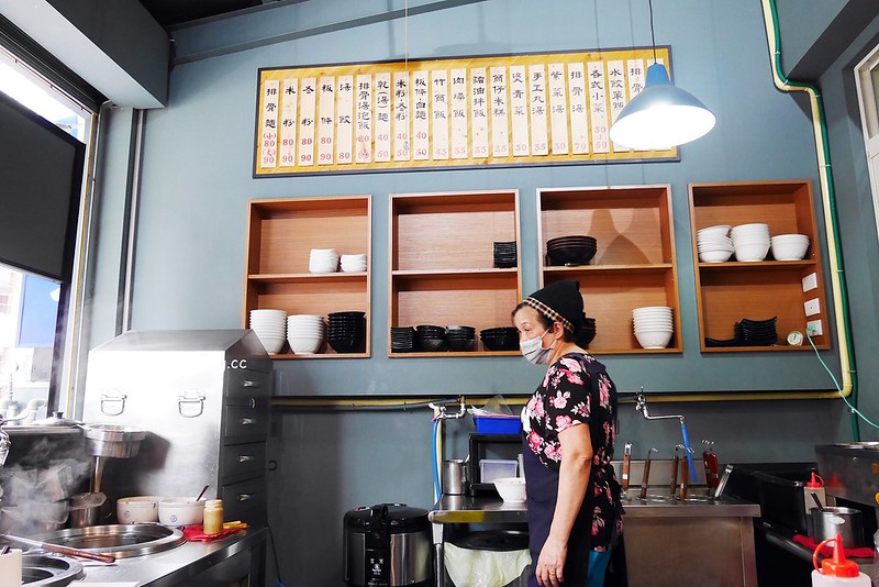 台中大雅｜口福豐原排骨，排骨麵也可以很文青，位於大雅區公所對面，料多味美又實在 @飛天璇的口袋