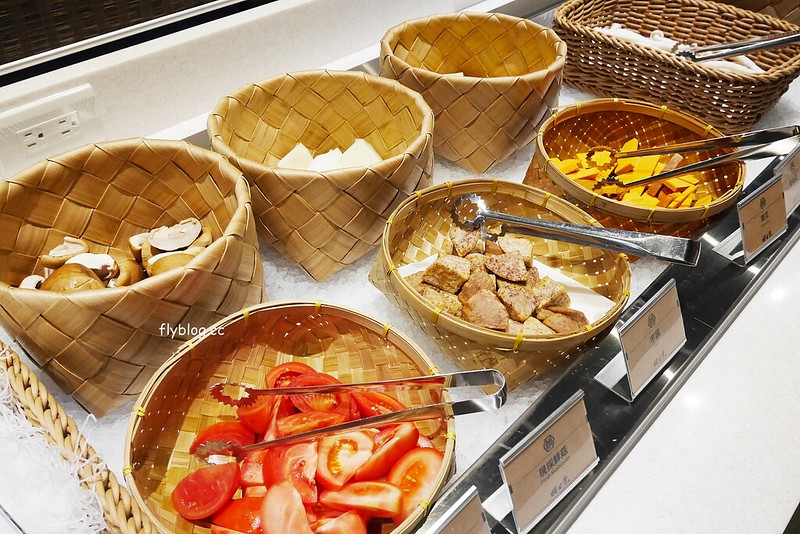 昭日堂鍋煮┃台中南屯美食：$360元火鍋套餐吃到飽！季節時蔬、每日肉品、美味熟食、Meiji冰淇淋，開幕期間打卡再送元蹄 @飛天璇的口袋