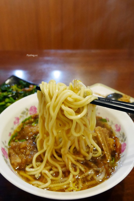 台中大雅｜口福豐原排骨，排骨麵也可以很文青，位於大雅區公所對面，料多味美又實在 @飛天璇的口袋