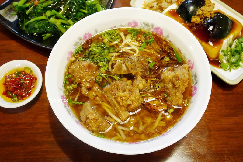 台中大雅｜口福豐原排骨，排骨麵也可以很文青，位於大雅區公所對面，料多味美又實在 @飛天璇的口袋