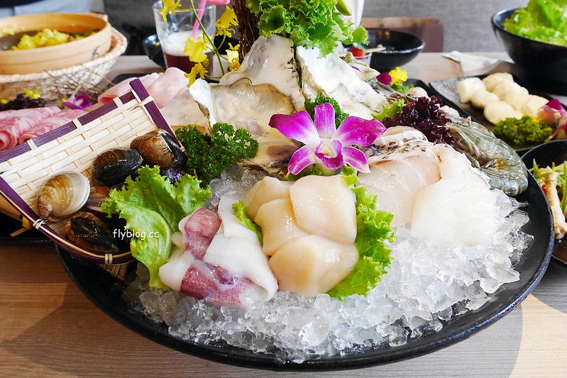 椰林世界 椰子雞┃台中南屯美食：椰子雞跨界鍋物餐廳，有如沙漠中的綠洲建築，高單價和食材表現不成比例，公益路美食餐廳又一發 @飛天璇的口袋