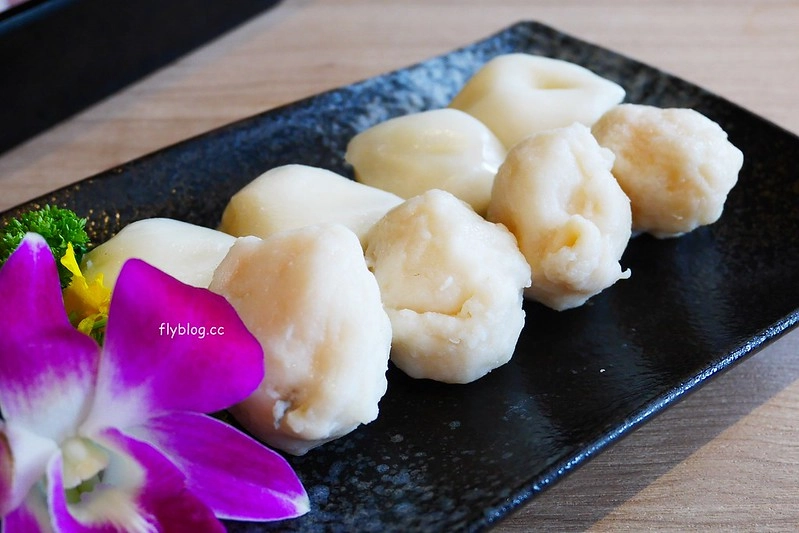 椰林世界 椰子雞┃台中南屯美食：椰子雞跨界鍋物餐廳，有如沙漠中的綠洲建築，高單價和食材表現不成比例，公益路美食餐廳又一發 @飛天璇的口袋