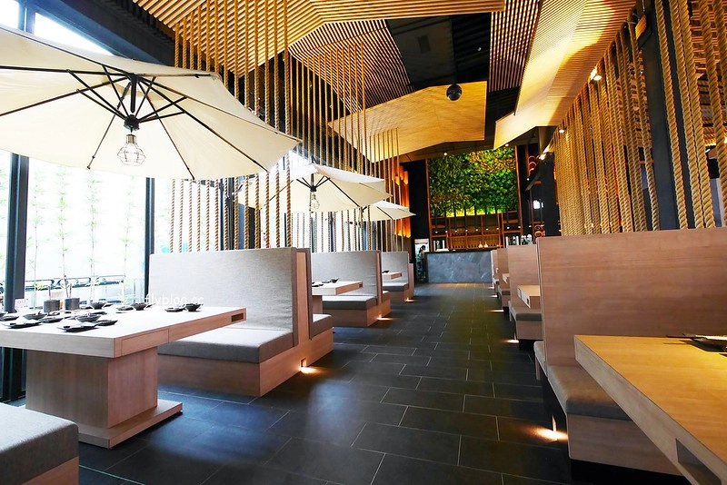 椰林世界 椰子雞┃台中南屯美食：椰子雞跨界鍋物餐廳，有如沙漠中的綠洲建築，高單價和食材表現不成比例，公益路美食餐廳又一發 @飛天璇的口袋