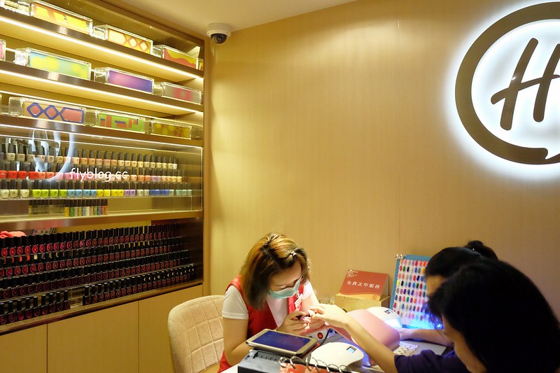 海底撈火鍋｜海底撈二號店，有修指甲和帶小孩服務，還有撈麵秀和變臉秀可以欣賞 @飛天璇的口袋