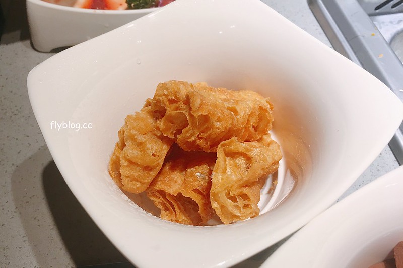 海底撈火鍋｜海底撈二號店，有修指甲和帶小孩服務，還有撈麵秀和變臉秀可以欣賞 @飛天璇的口袋