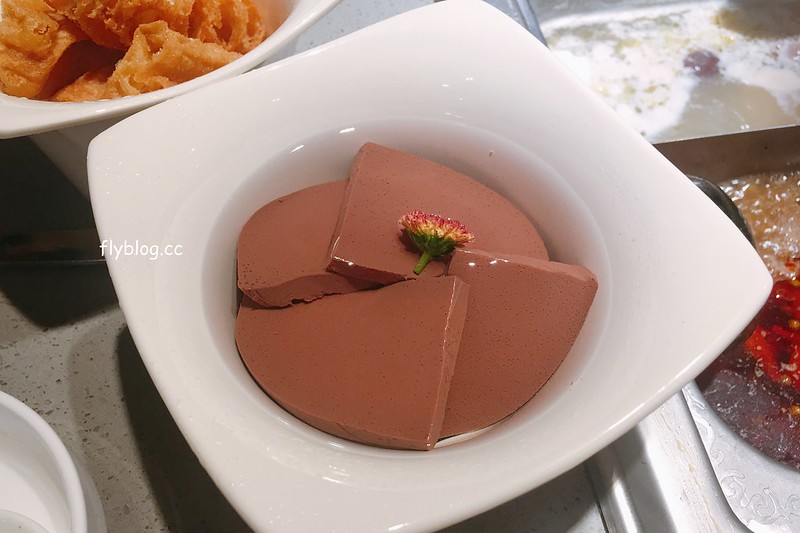 海底撈火鍋｜海底撈二號店，有修指甲和帶小孩服務，還有撈麵秀和變臉秀可以欣賞 @飛天璇的口袋