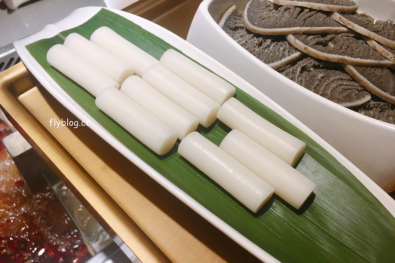 海底撈火鍋｜海底撈二號店，有修指甲和帶小孩服務，還有撈麵秀和變臉秀可以欣賞 @飛天璇的口袋